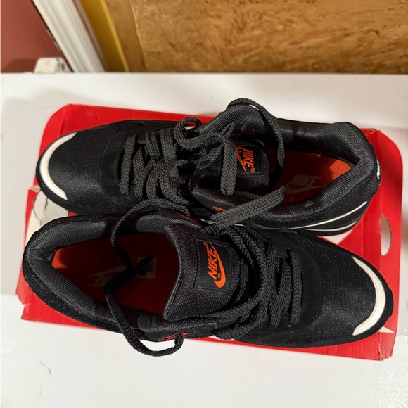Nike Men's Black/Orange Sneakers - Picture 5 of 7